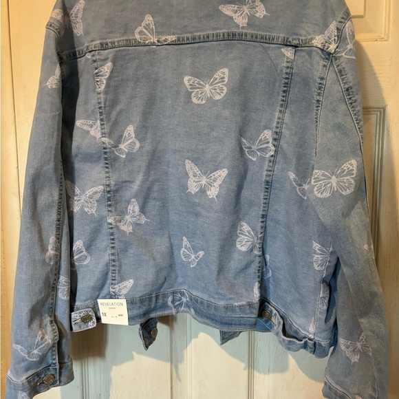 Denim Jacket NWOT With White Butterflies and Long Sleeves - Picture 11 of 12